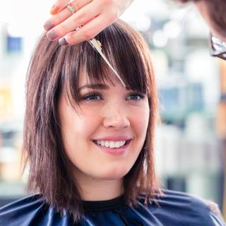 Women hair cutting wallpaper