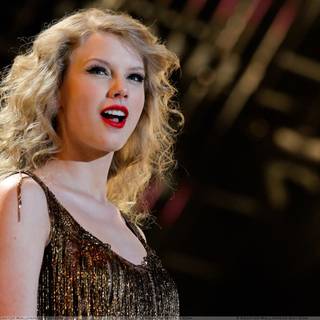 Taylor Swift You Belong With Me desktop wallpaper