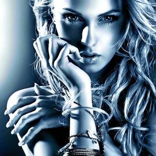 Beautiful blonde desktop wallpaper