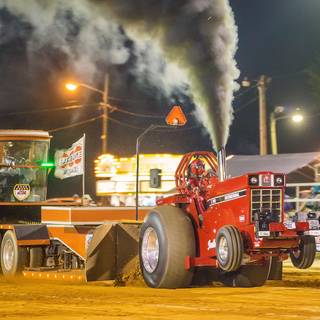 Tractor pulling wallpaper