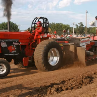 Tractor pulling wallpaper