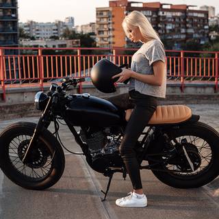 Female helmet wallpaper