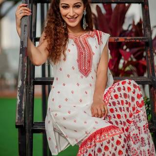 Sunayana Fozdar wallpaper