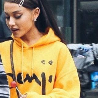 Ariana Grande yellow wallpaper