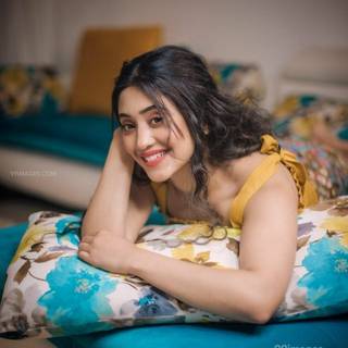 Shivangi Joshi iPhone wallpaper