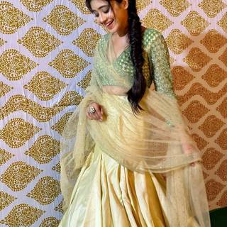 Shivangi Joshi iPhone wallpaper