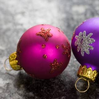 Pink Christmas balls wallpaper