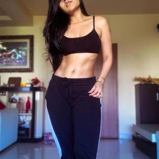 Dhanashree Verma phone wallpaper