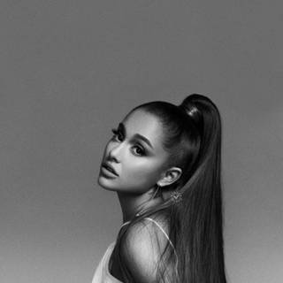 Ariana Grande 2022 wallpaper