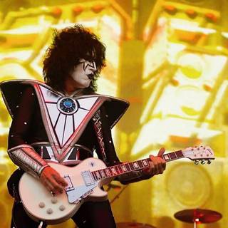 Tommy Thayer wallpaper