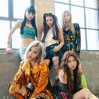 Swipe Itzy wallpaper