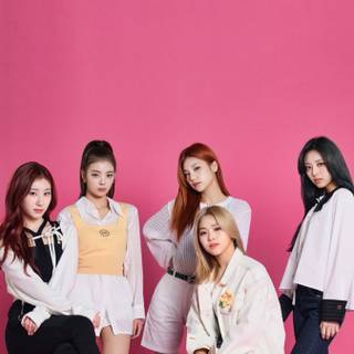 Crazy In Love Itzy wallpaper