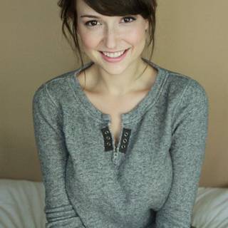 Milana Vayntrub wallpaper