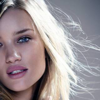 Rosie Huntington-Whiteley wallpaper