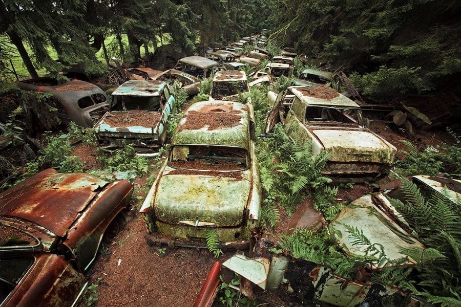 Chatillon Car Graveyard - Wallpaper Cave