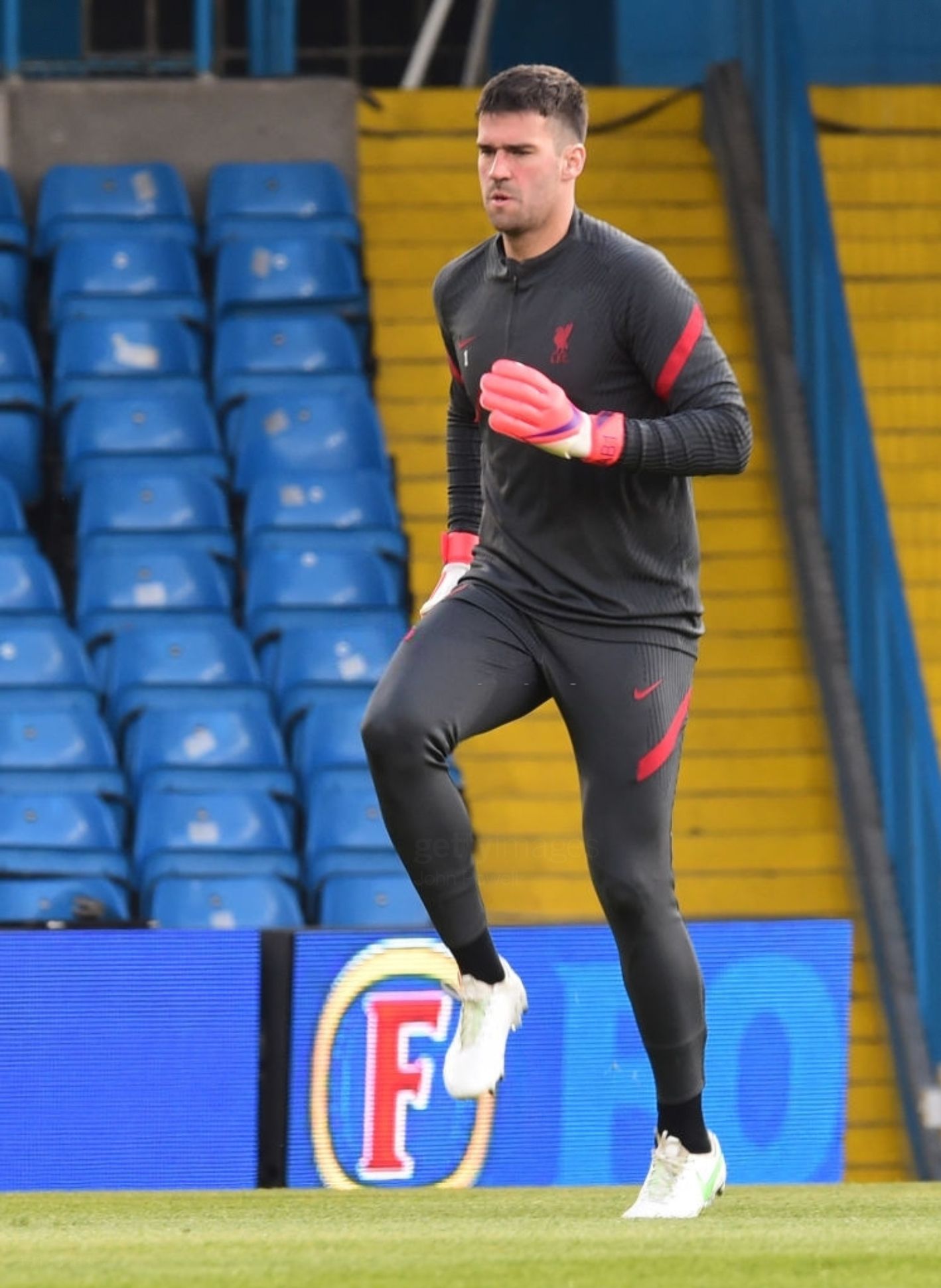 Alisson Becker In Training Wallpaper Cave