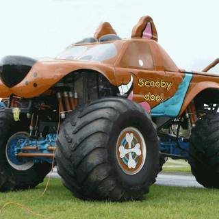 I love this Scooby Doo monster truck in the world