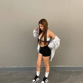 she is so sexy cute girl in the world i like your outfit and new hairstyle