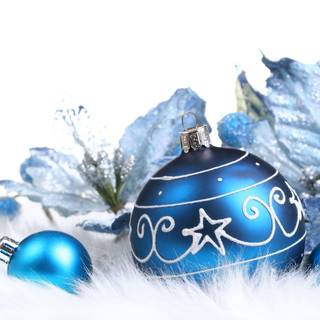 BLUE & WHITE CHRISTMAS DECORATIONS