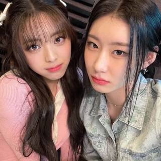 Yuna and chaeryeong-itzy