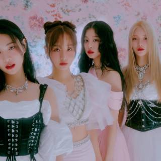 Who’s your bias in Fifty Fifty?? Mine: Keena 