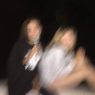 blurry/girl best friendss