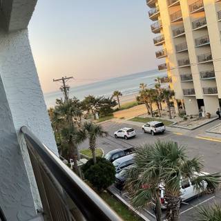 I was at the beach a little bit ago and I took this pretty pic so I wanna share it!