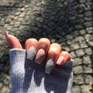 OUTING NAILS