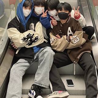 My bestie jong-dae and my friend Sun hee and my friend hanja and my friend dae 