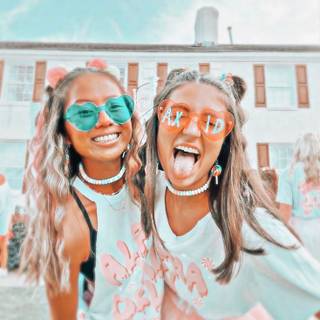 WHO IS THAT ONE BESTIE THAT GET YOU GOING!?!?