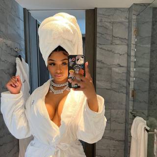 sнᴇ ᴅᴀ ғιɴᴇsт. ♡