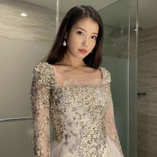 IU
