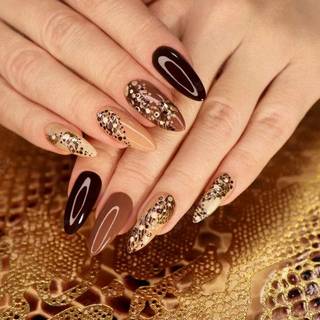 nails