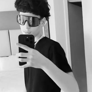 ᴡᴇ ᴍᴀᴅᴇ ɪᴛ ᴛʜʀᴜ