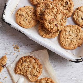 Oatmeal and Nut Cookies