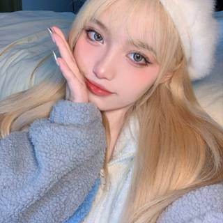 I dye my hair blonde