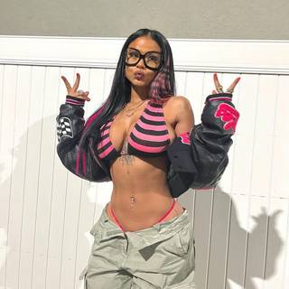 ᴄʜᴏsᴇ ᴜᴘ , ᴘᴜᴛ ᴏɴ ᴛʜɪs ᴄᴏᴀᴛ , ɴᴏᴡ ɪᴍ ʟᴏᴛᴛᴇʀʏ !..♡