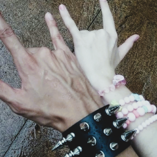 his hands... ^^
