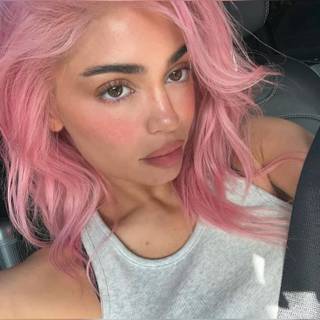 Kylie jenner pink hair