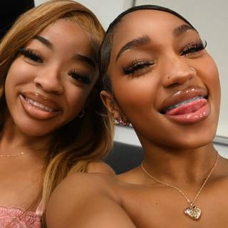 ꜱʜᴇ ᴀ ʙᴀᴅᴅɪᴇ ᴡɪᴛ ʜᴀ ʙᴀᴅᴅɪᴇ ꜰʀᴇɴ