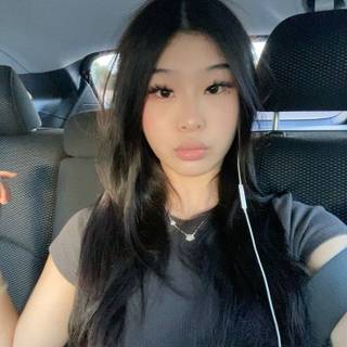 ♡Kyraaa meh pookieee♡ she says "hmu"