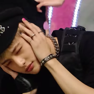 he has the rings that Felix has too