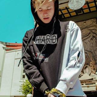 Happy Birthday SAM GOLBACH, your officially 28 ❤