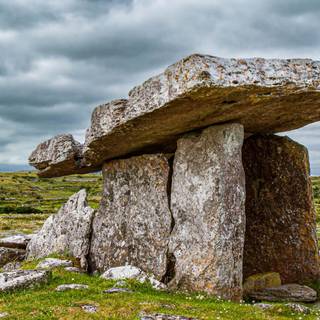 Pulnabrone Dolmen, Ireland 