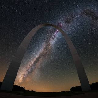 St. Louis Gateway Arch underneath the Milky Way