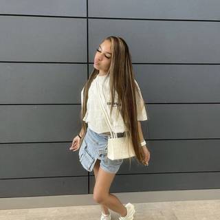 ᴘᴇᴛɪᴛᴇ ʙᴏᴅʏ ᴡ ᴀʜ ᴘʀᴇᴛᴛʏ ғᴀᴄᴇ ♡.