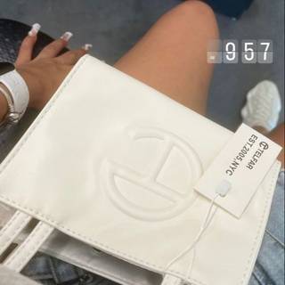 ᴘᴇᴛɪᴛᴇ ʙᴏᴅʏ ᴡ ᴀʜ ᴘʀᴇᴛᴛʏ ғᴀᴄᴇ ♡.