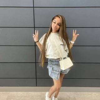 ᴘᴇᴛɪᴛᴇ ʙᴏᴅʏ ᴡ ᴀʜ ᴘʀᴇᴛᴛʏ ғᴀᴄᴇ ♡.