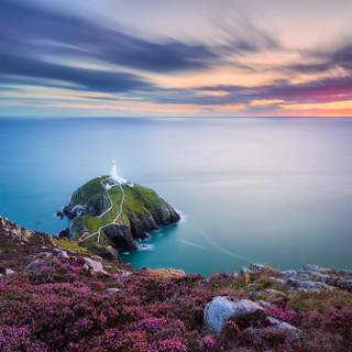 Magnificent horizon over south stack lighthouse in wales