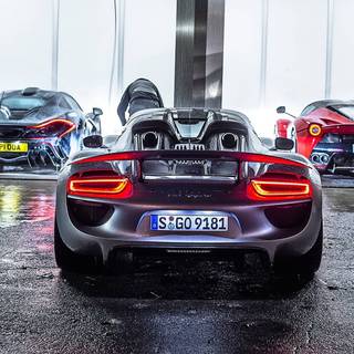 McLaren P1 vs Porsche 918 Spyder vs LaFerrari